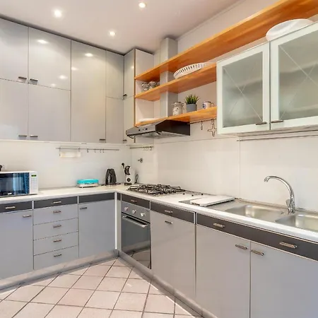 La Perla Del Borgo Apartment *